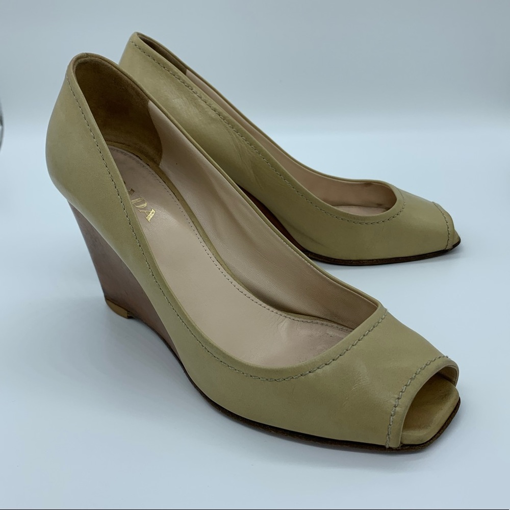 🌟PRADA NUDE LEATHER WEDGES